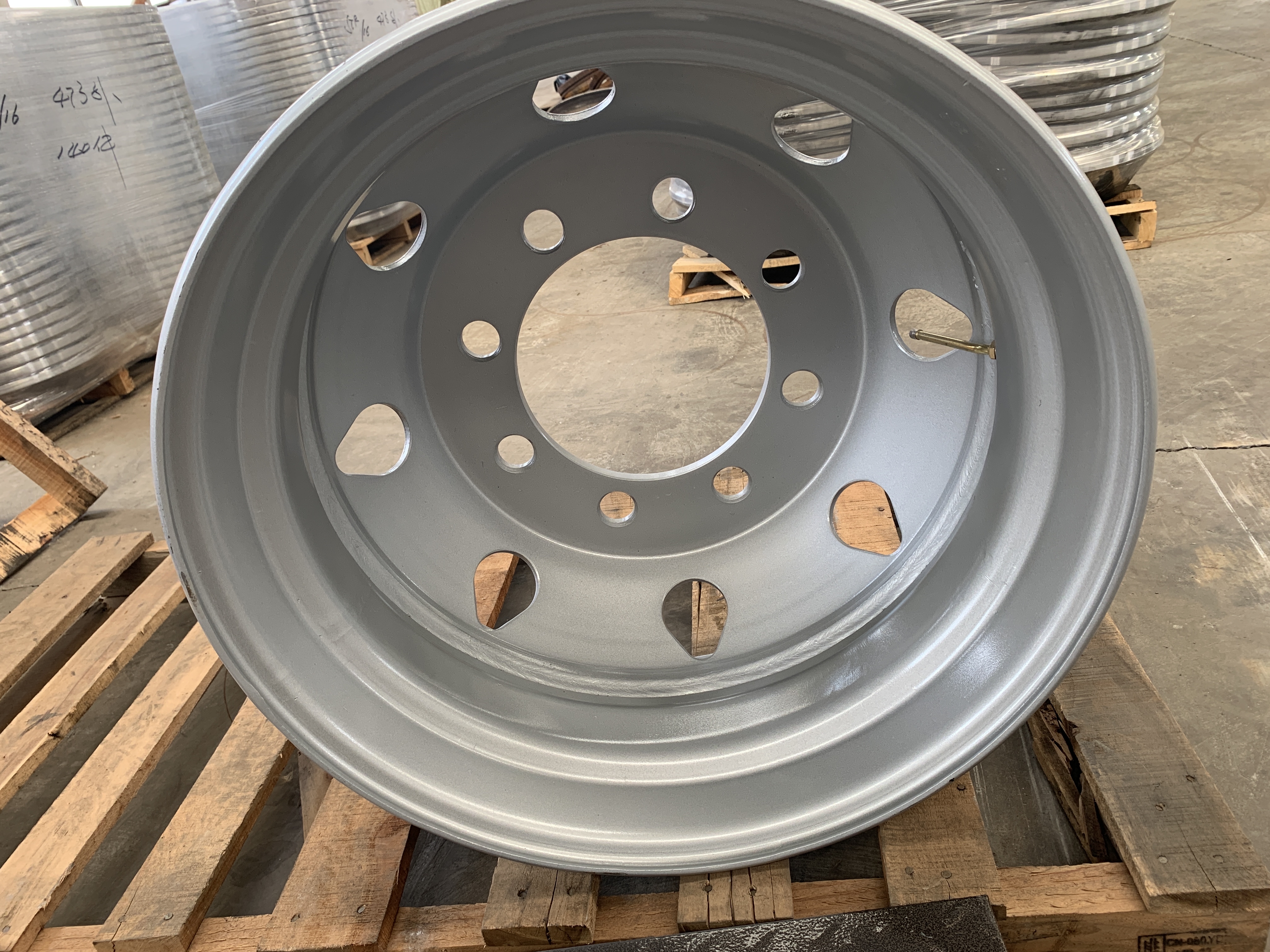 19.5x7.5 tubeless steel wheel
