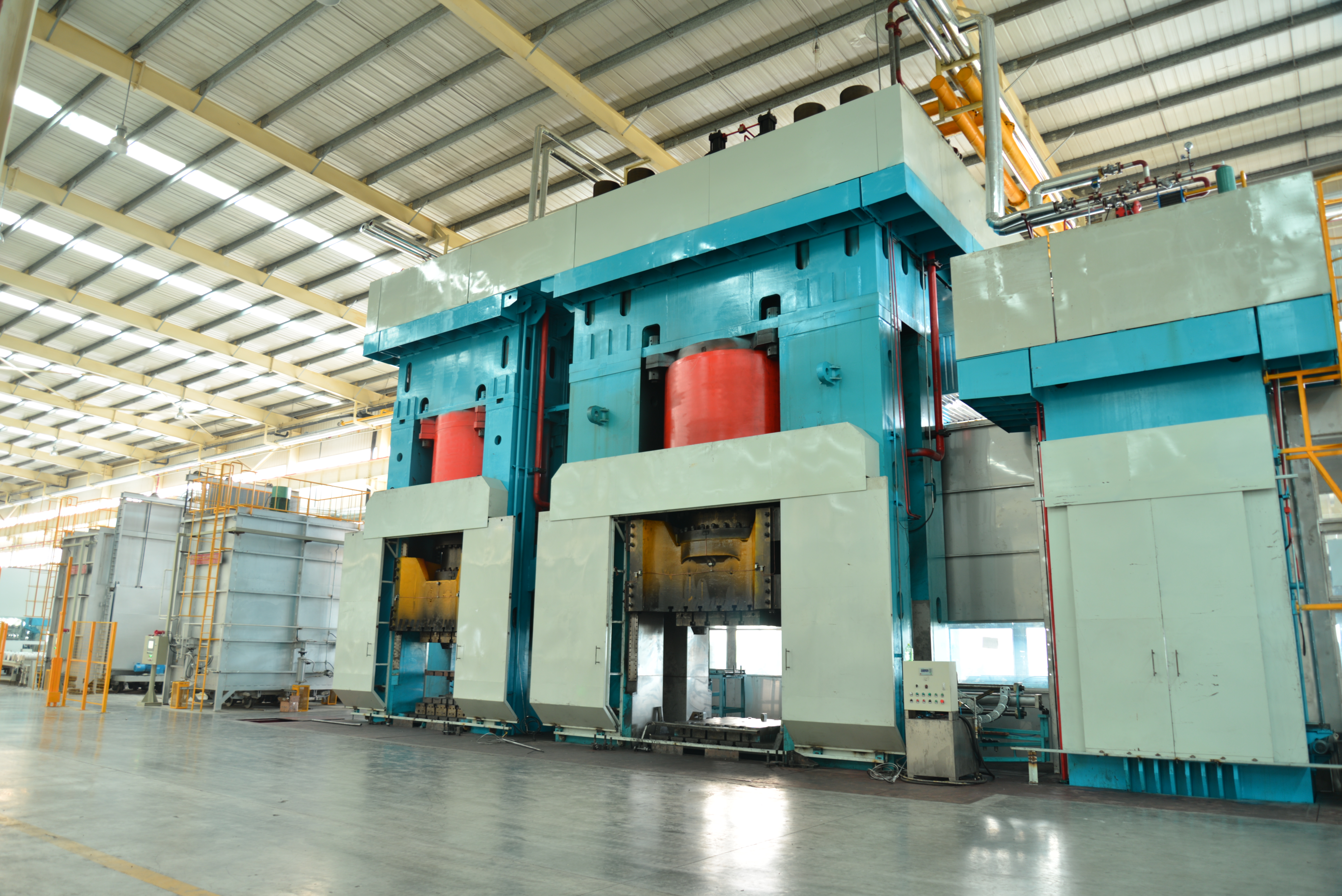 02济南巨能1.2万吨锻压机